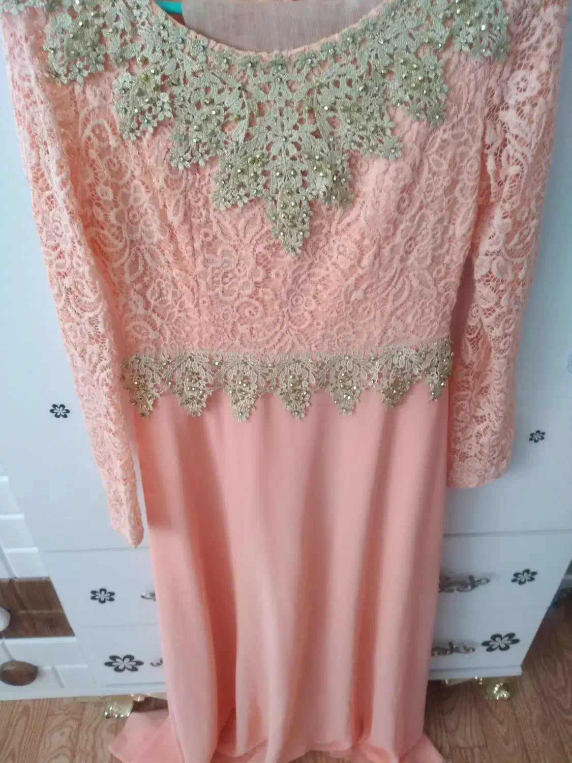 لباس شب|لباس|رزن, |دیوار