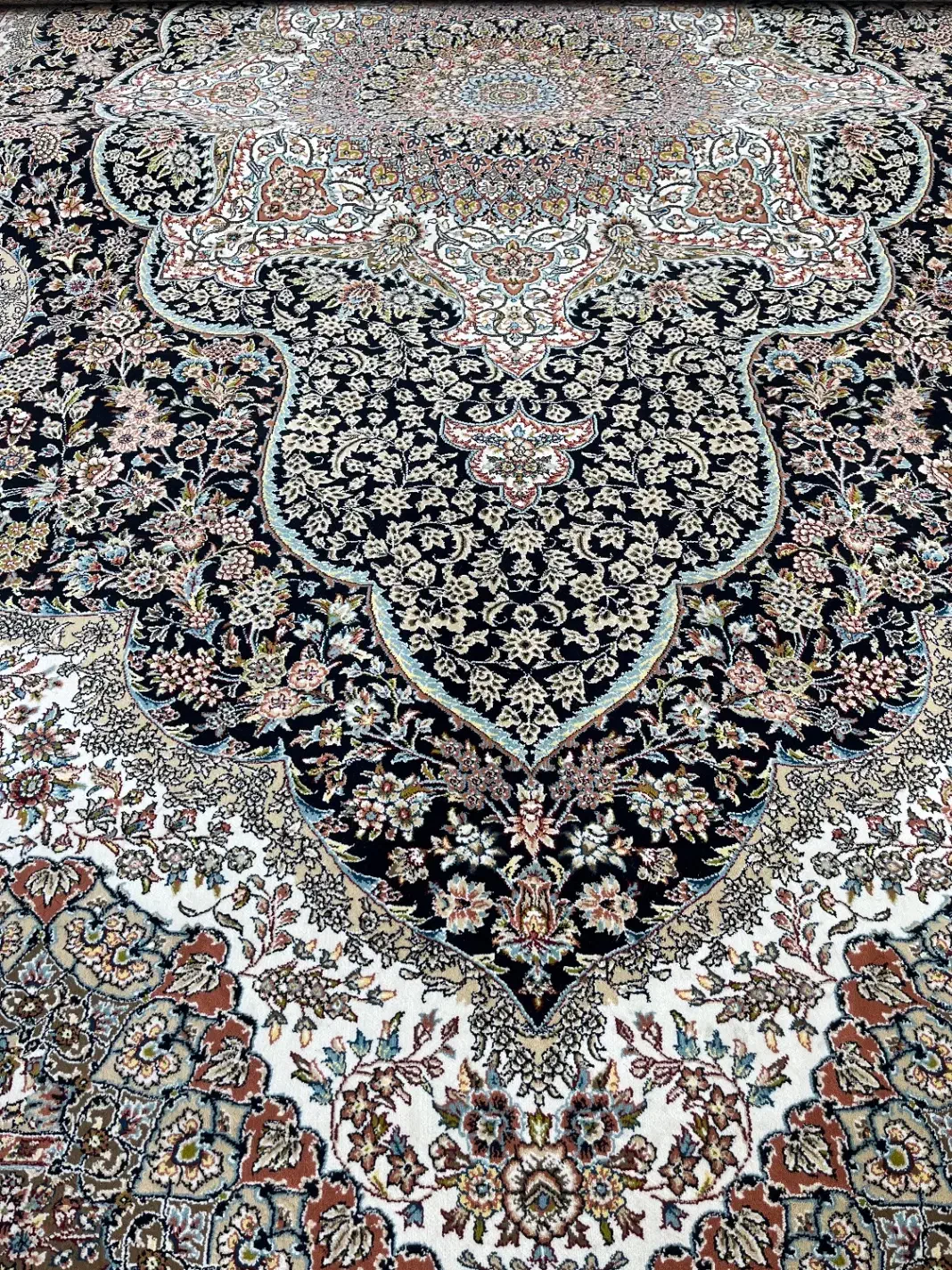 یک جفت فرش ۹متری ۷۰۰شانه اصل|فرش|خوی, |دیوار
