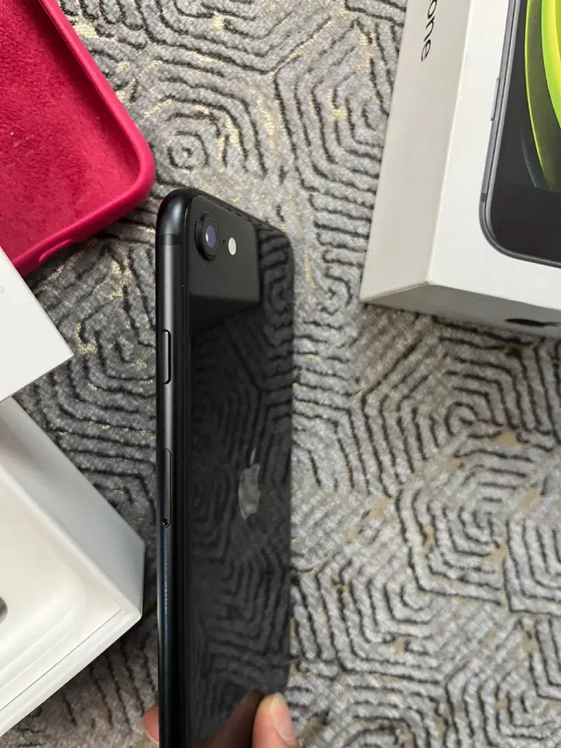 آیفون se 2020 بدون بازشدگی|موبایل|تهران, هروی|دیوار