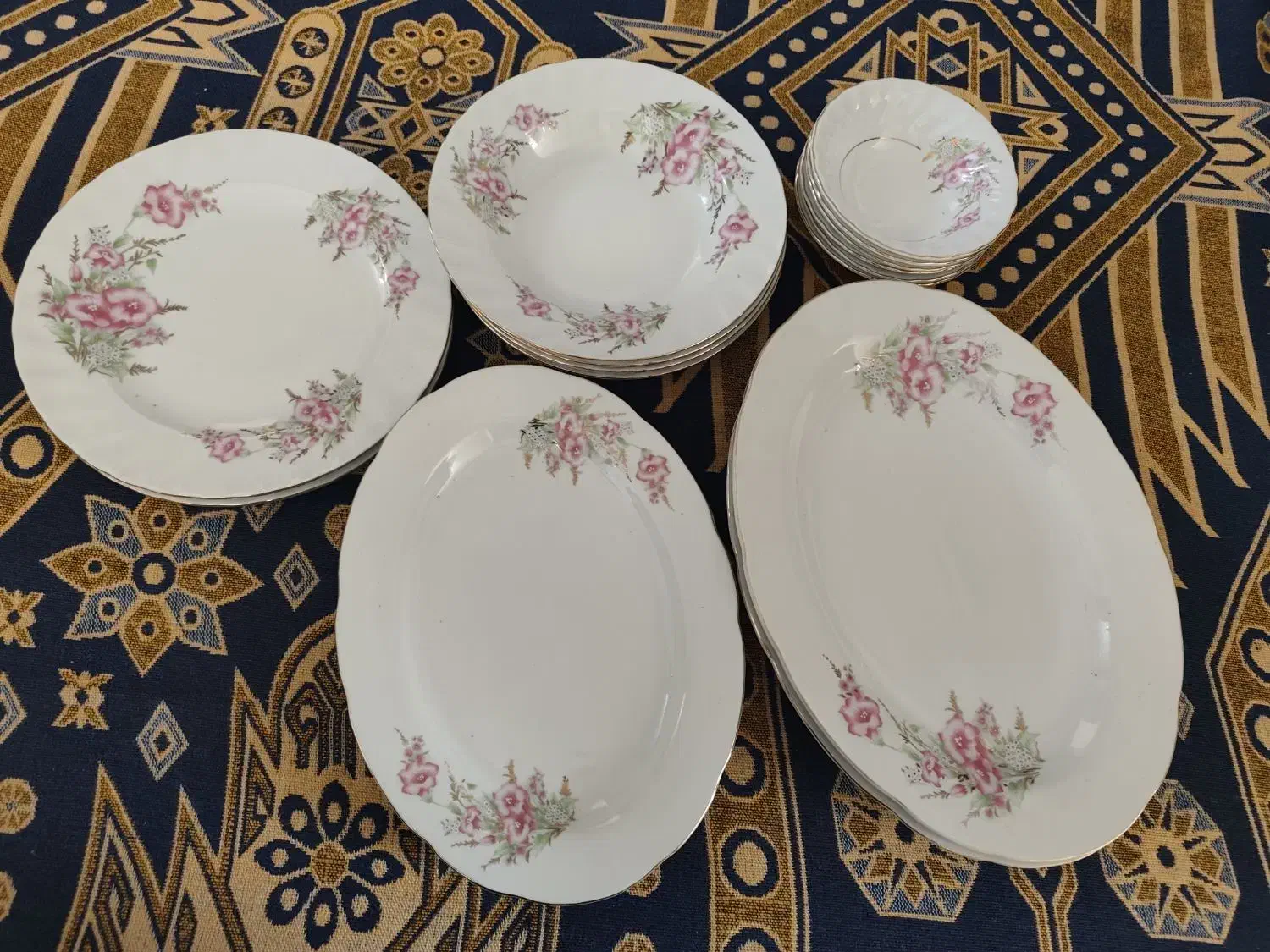 ظرف چینی درحدنو|ظروف سرو و پذیرایی|شیراز, عادل آباد|دیوار