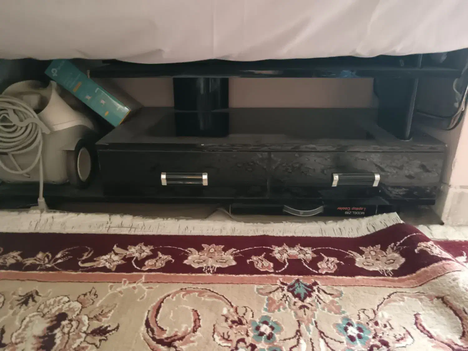 دوعدد میز تی وی چوبی و شیشه ای|میز تلویزیون|برخوار, |دیوار