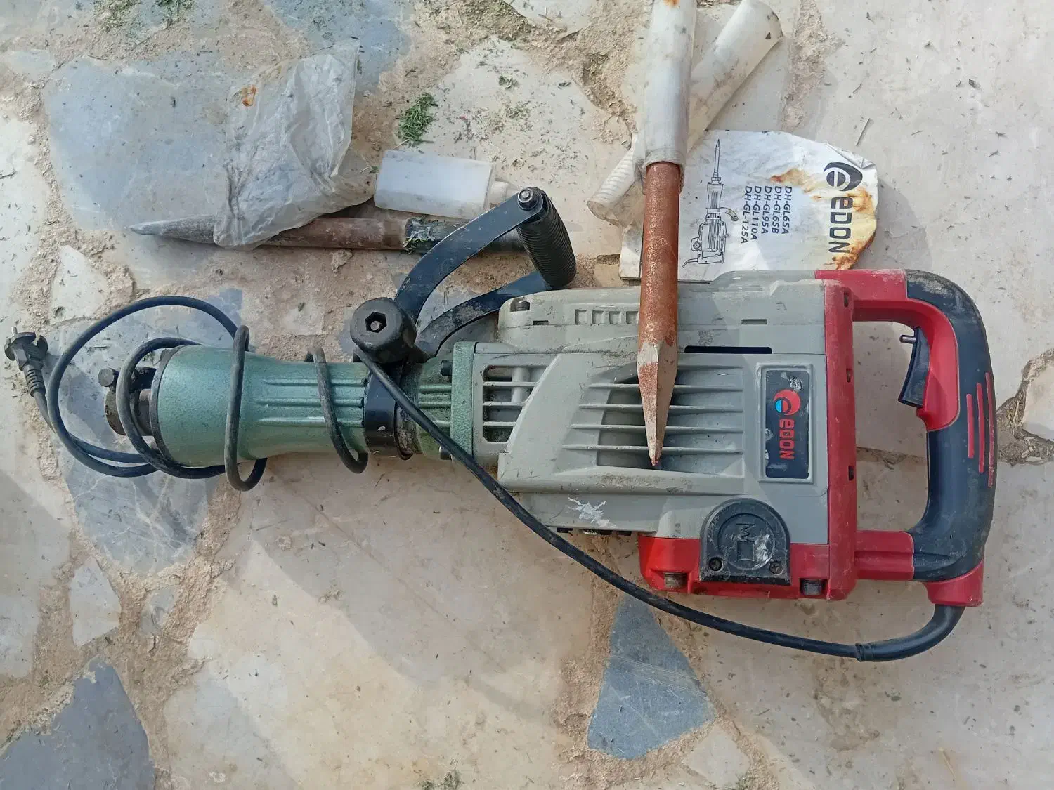 پیکور|ابزارآلات|درمیان, |دیوار