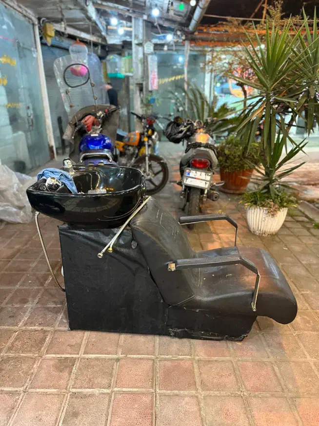 سرشور خوابیده آرایشگاه|آرایشگاه و سالنهای زیبایی|آستانه اشرفیه, |دیوار