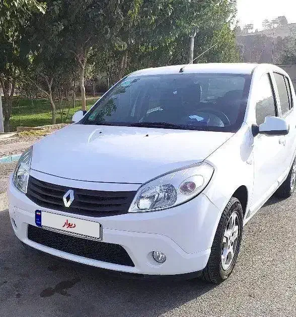 ساندرو اتوماتیک/مدل ۹۵ /کم کارکرد /بی رنگ / تمیز|خودرو سواری و وانت|تهران, تهران‌نو|دیوار