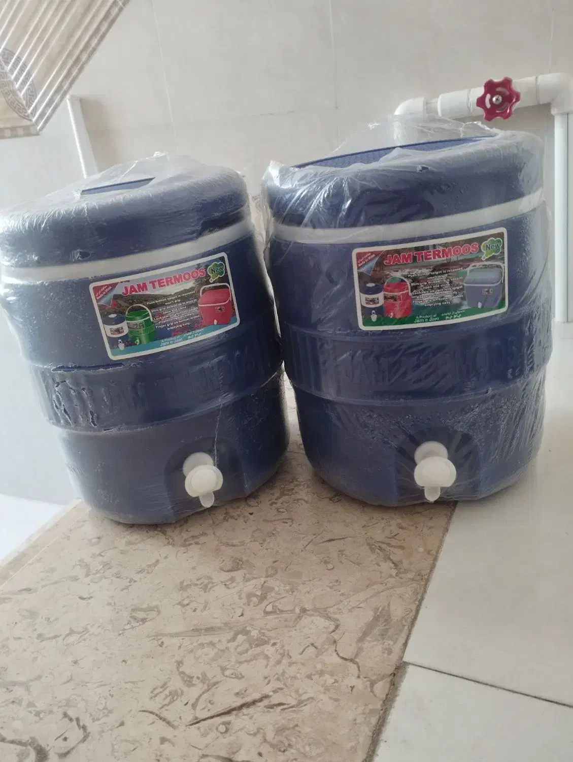 کلمن|ظروف نگهدارنده، پلاستیکی، یکبارمصرف|میانه, |دیوار