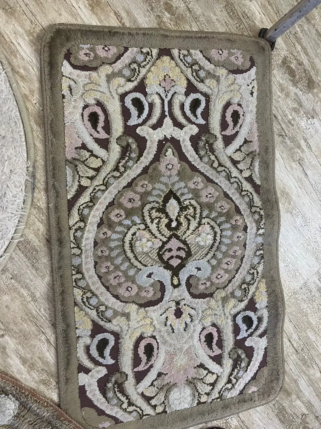 پا دری|پادری|شیراز, محراب|دیوار