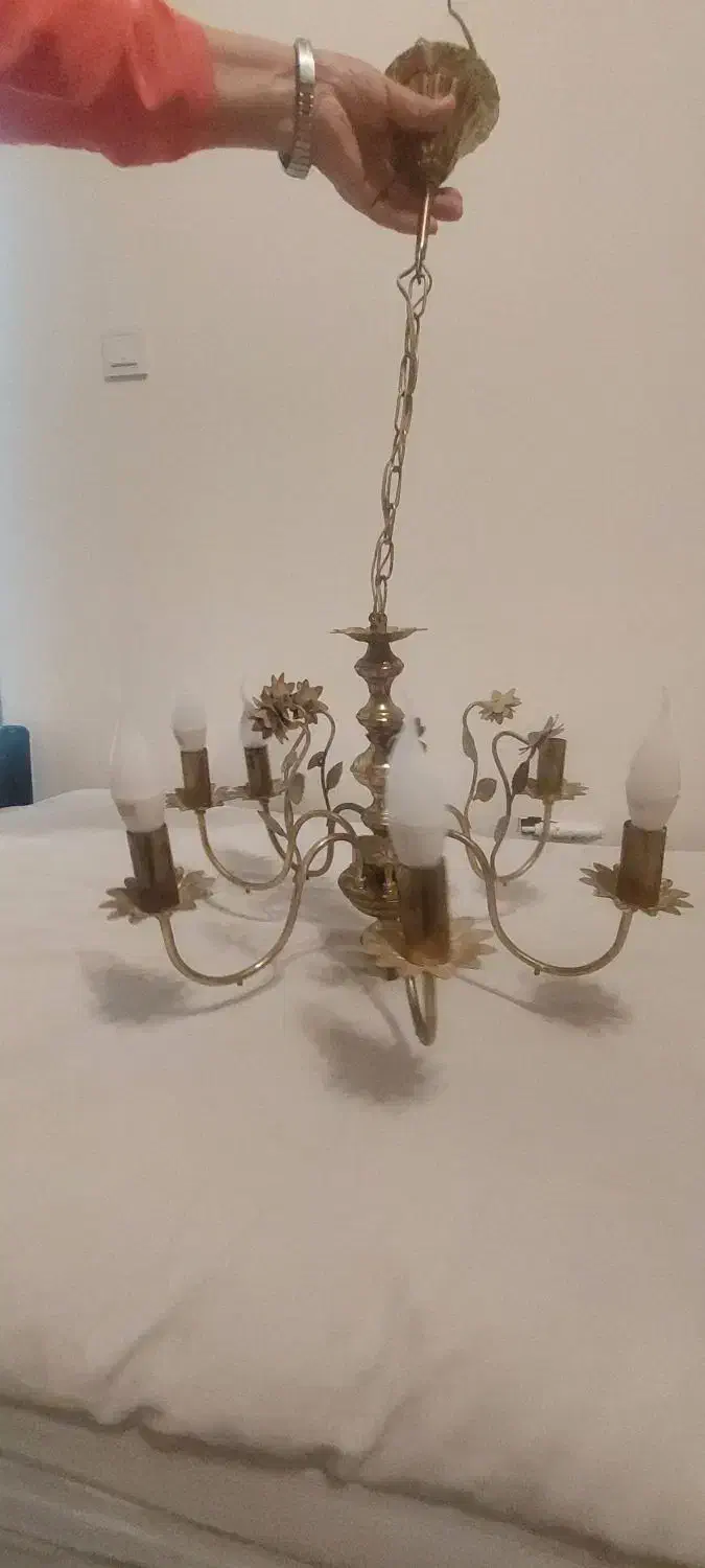 لوستر برنجی و فرش دوازده متری|لوستر و چراغ آویز|گلپایگان, |دیوار