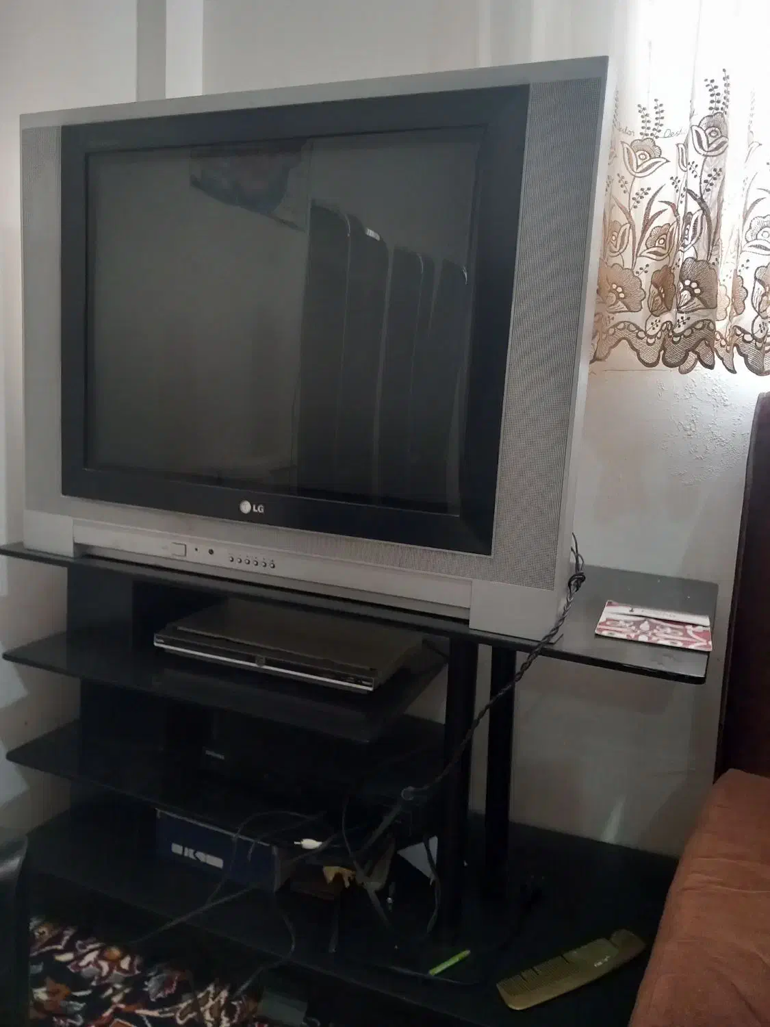 تلویزیون ال جی ۲۹  اینچ سالم بامیزشیشه ای|تلویزیون و پروژکتور|گلبهار, شهر جدید گلبهار|دیوار