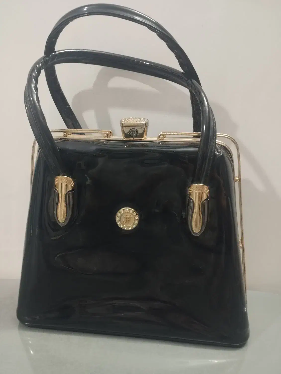 کیف مجلسی|کیف، کفش، کمربند|سبزوار, قلعه‌نو دهزار|دیوار