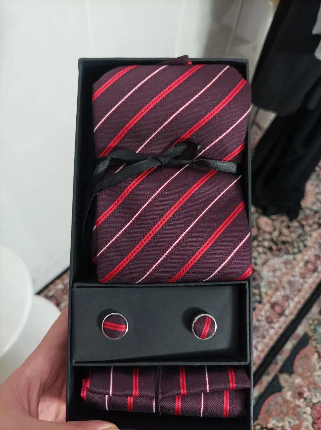 سردکمه ای و کراوات|لباس|قم, مسجد امام حسن|دیوار