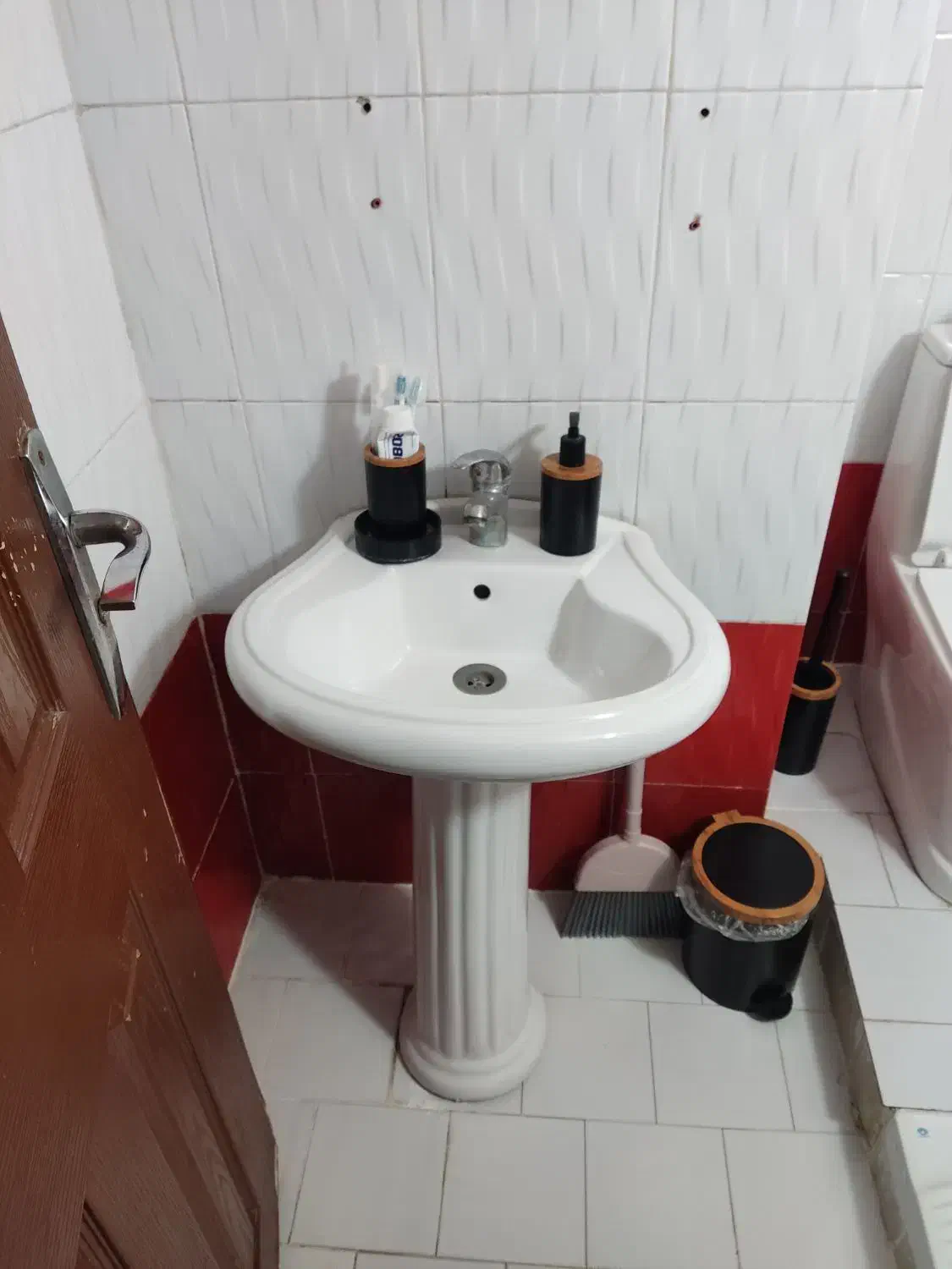 روشویی سرامیکی ایستاده|لوازم سرویس بهداشتی|قائم‌شهر, |دیوار