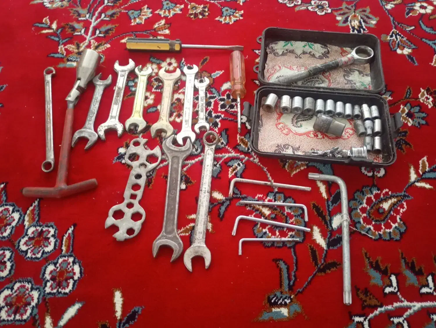 مقداری اچار بوکس رینگی وپیچ گوشتی|ابزارآلات|کاشمر, |دیوار