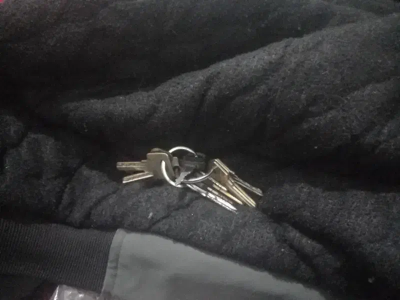 دسته کلید پیدا شده|اشیا|ساوه, |دیوار