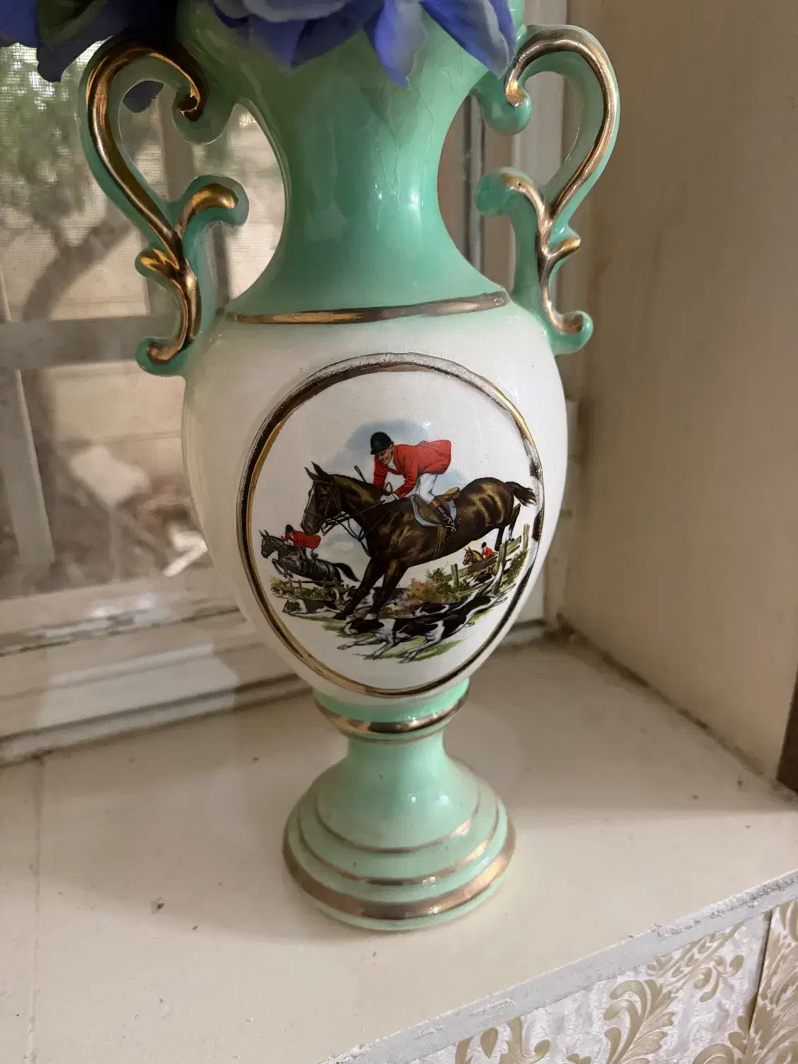 گلدان 90 ساله|کلکسیون اشیاء عتیقه|گنبد کاووس, |دیوار