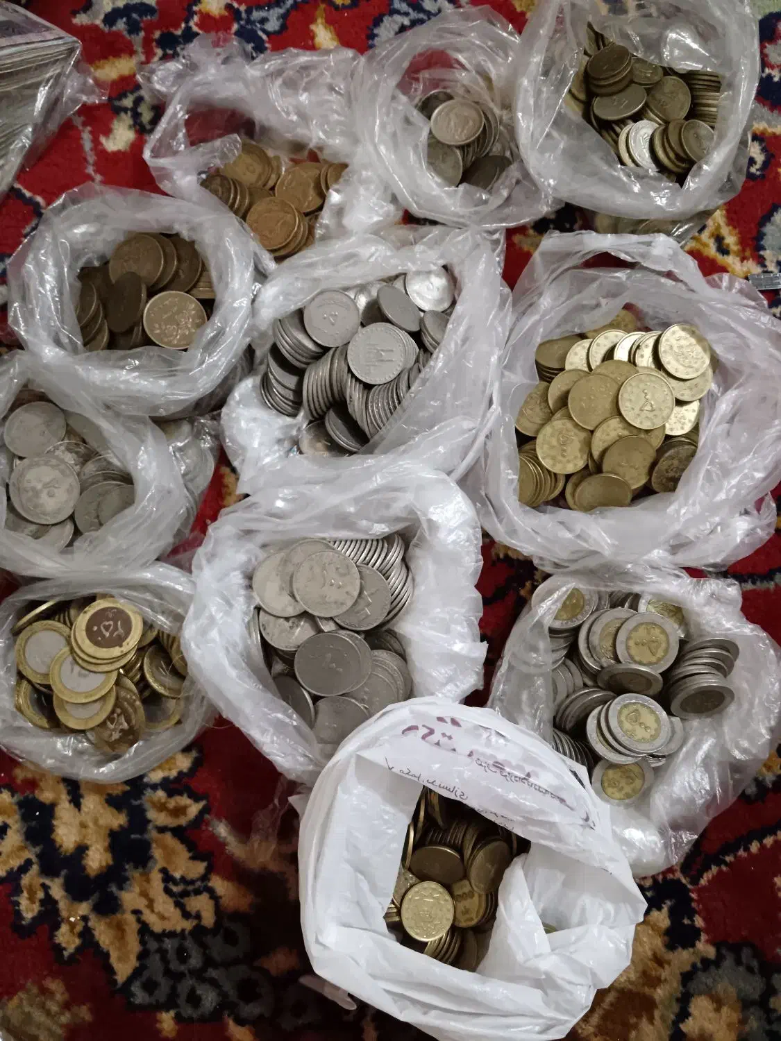 تعدادی سکه جمهوری کلکسیونی|کلکسیون سکه، تمبر، اسکناس|بوئین زهرا, |دیوار