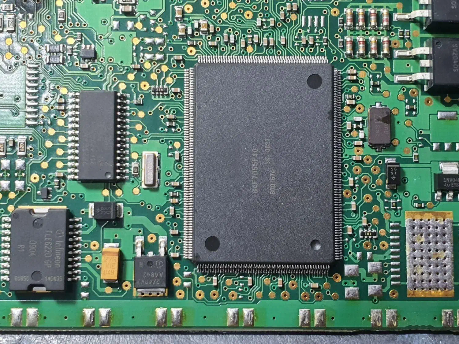 تعمیر ایسیو کامپیوتر ماشین ساژم زیمنس بوش|خدمات موتور و ماشین|شیراز, سرو|دیوار