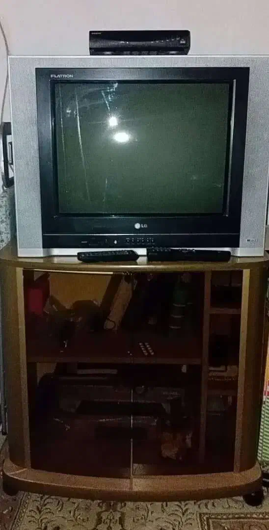 تلویزیون و میز تلویزیون و مبدل تمیز|تلویزیون و پروژکتور|آبادان, |دیوار