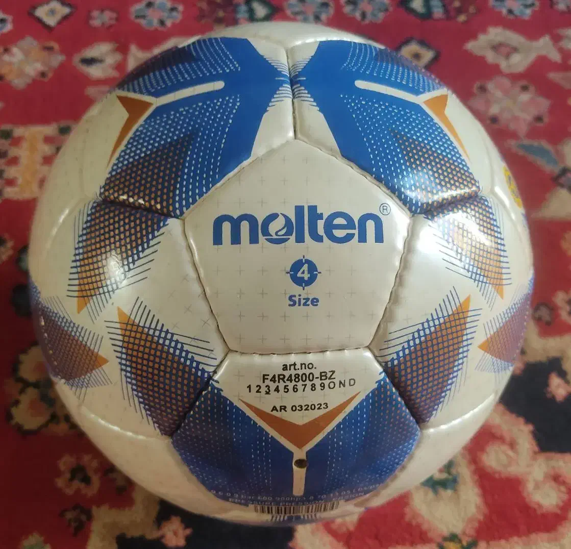 توپ فوتبال سایز 4 برند Molten|ورزش‌های توپی|خرم‌آباد, |دیوار