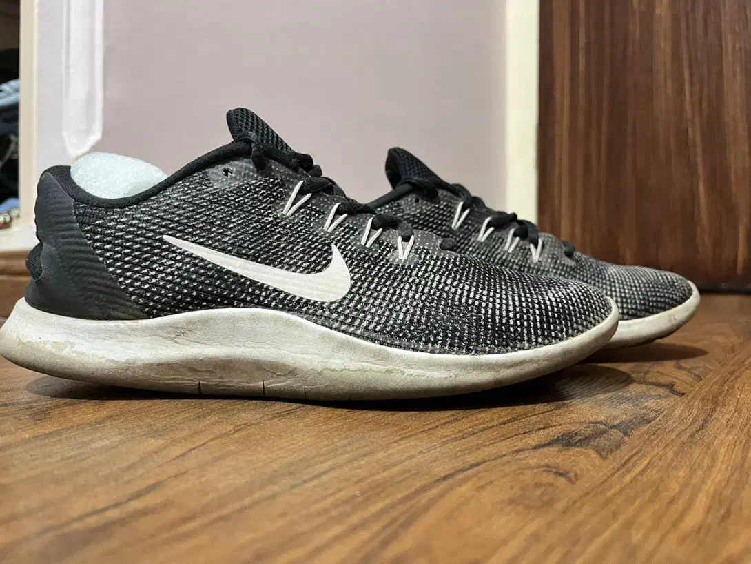 کتونی اورجینال|کیف، کفش، کمربند|الیگودرز, |دیوار