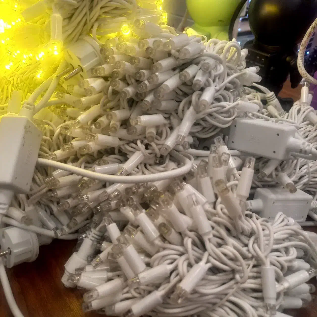 اجرا تونل نوری در سرزمین ریسه|ریسه و چراغ تزئینی|شیراز, فخرآباد (دروازه کازرون)|دیوار