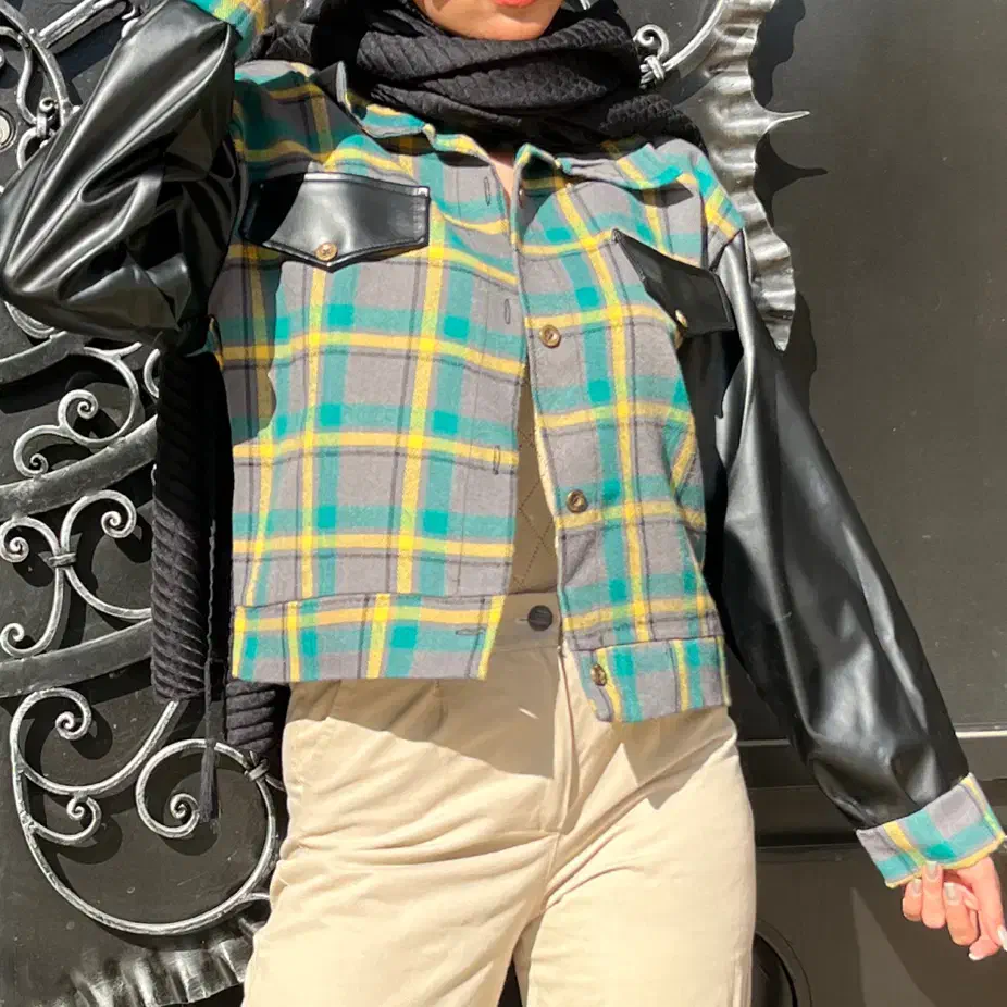 کت پشمی|لباس|صدرا-فارس, فاز ۱|دیوار