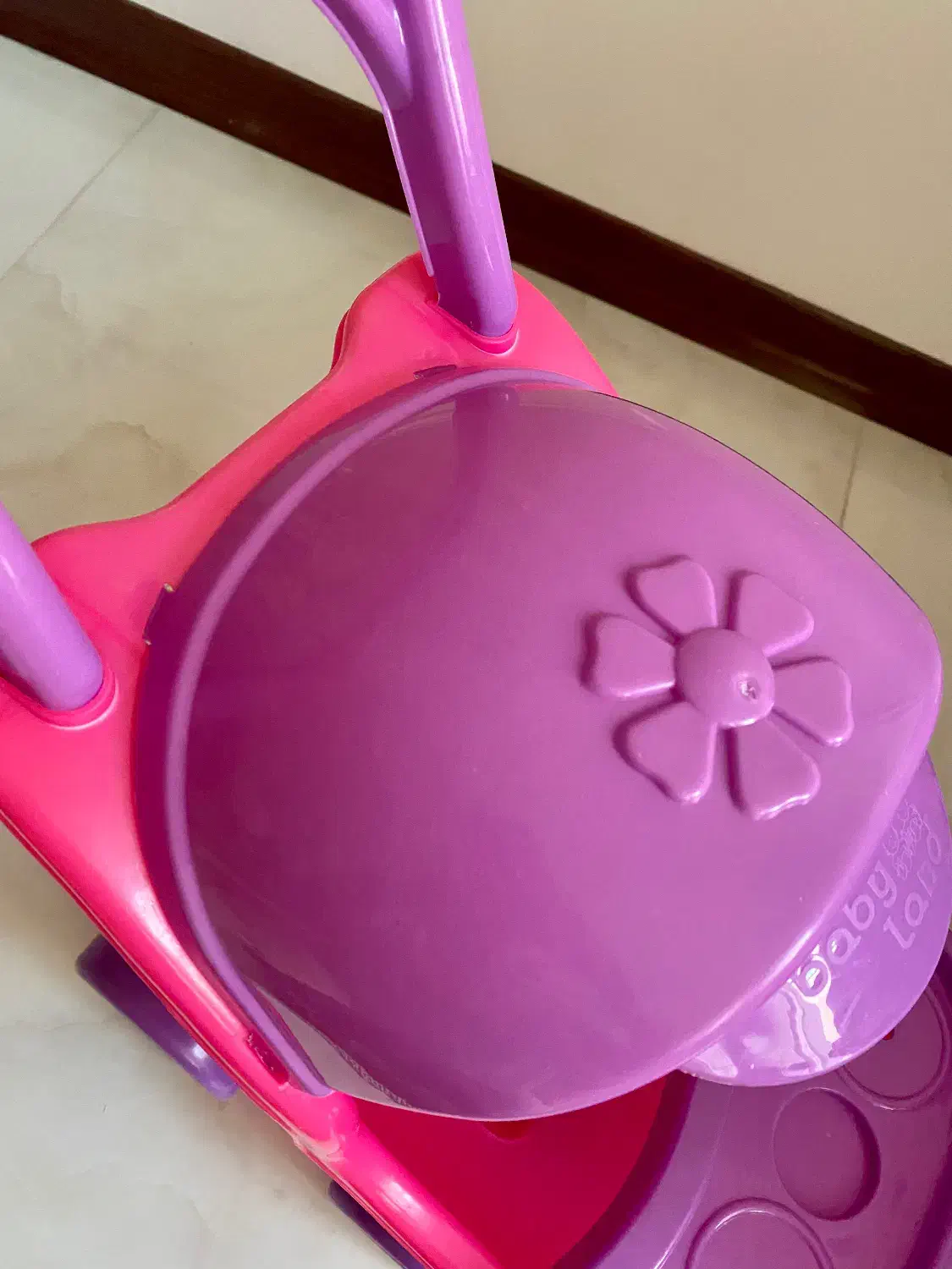 کالسکه عروسک و جرثقیل|اسباب‌بازی بچه|قم, باجک یک|دیوار