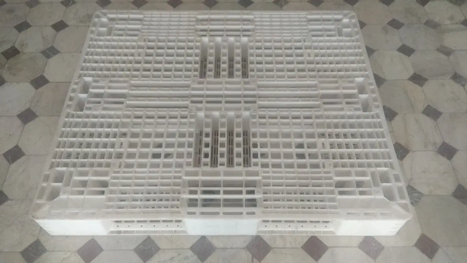 پالت پلاستیکی|عمده‌فروشی|سنندج, |دیوار