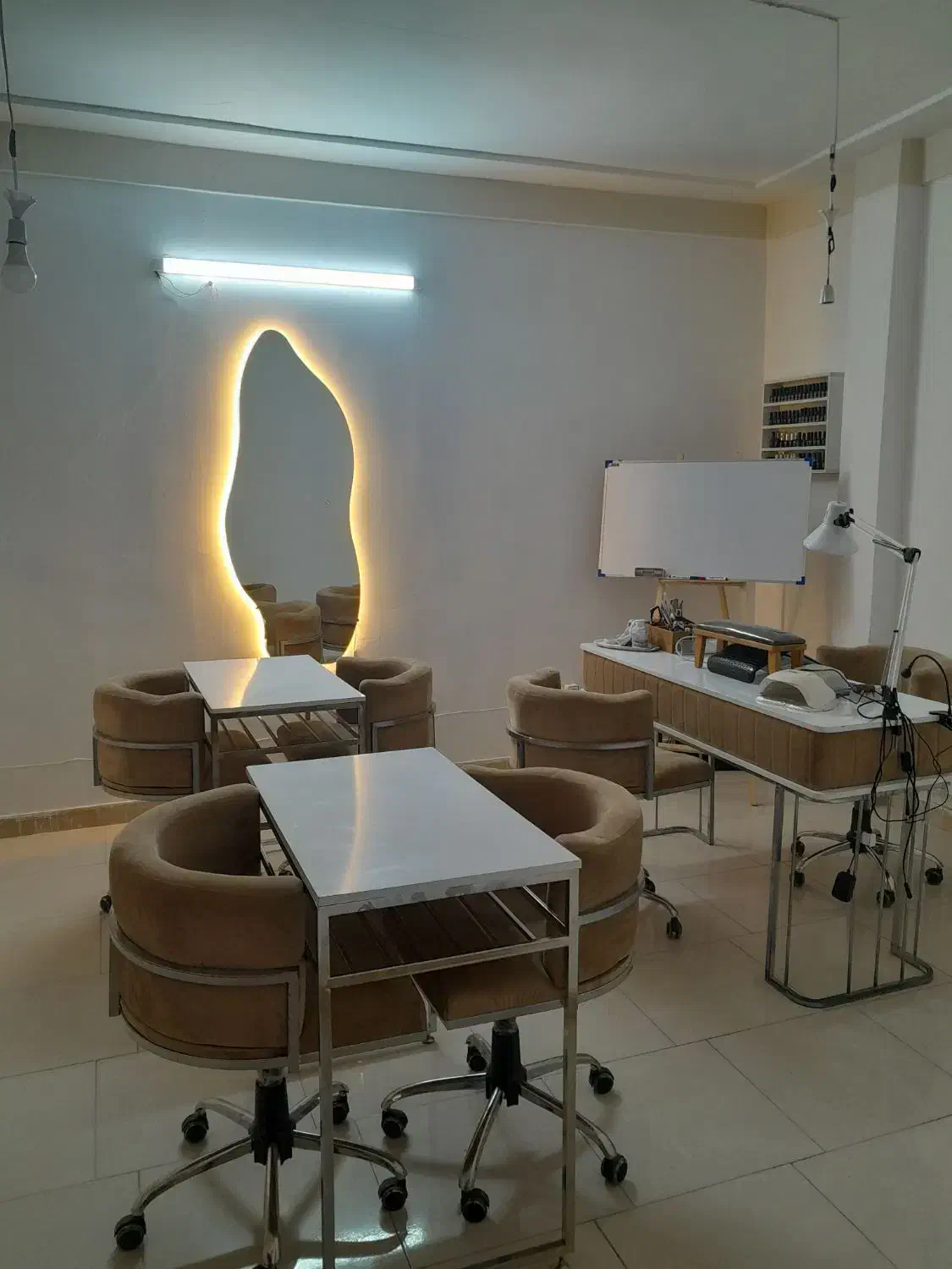 کاشت تخصصی وآموزش ناخن ،اجاره لاین|خدمات آرایشگری و زیبایی|گلبهار, شهر جدید گلبهار|دیوار