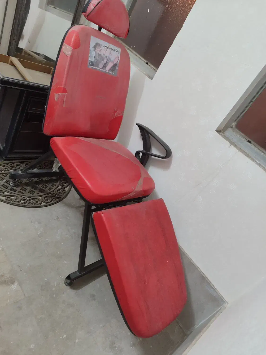 صندلی|صندلی و نیمکت|اصفهان, ناصرخسرو|دیوار