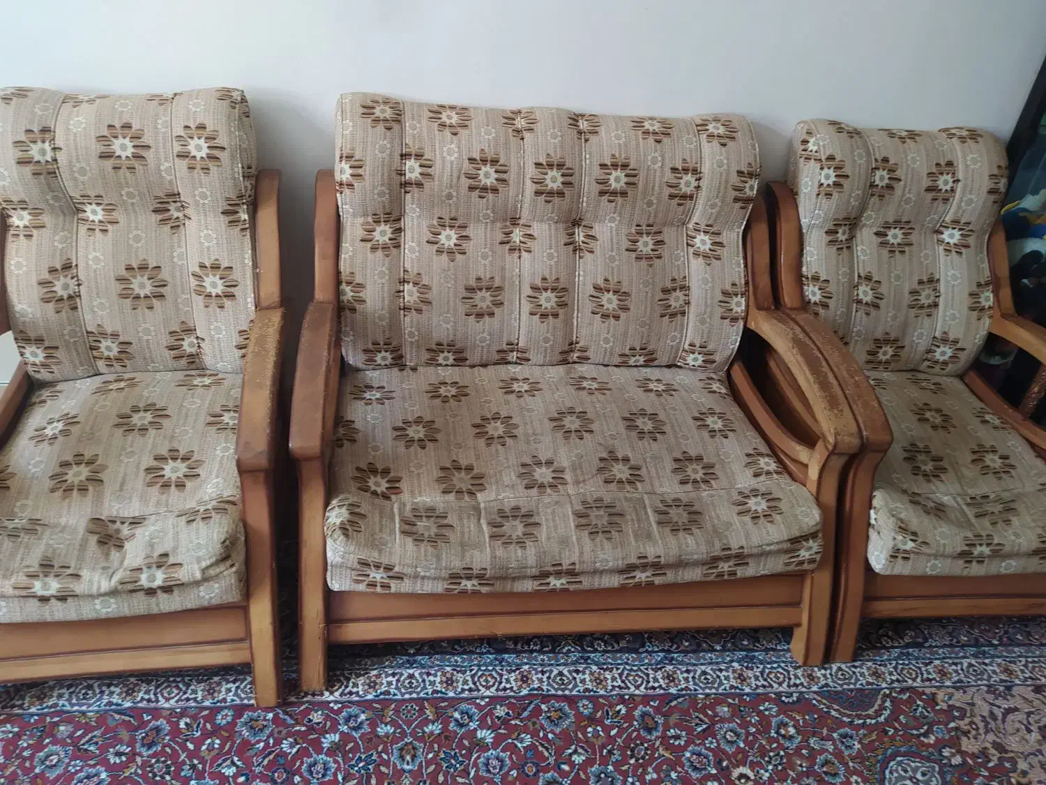 مبل قدیمی ولی سالم|مبلمان خانگی و میز عسلی|لاران, |دیوار