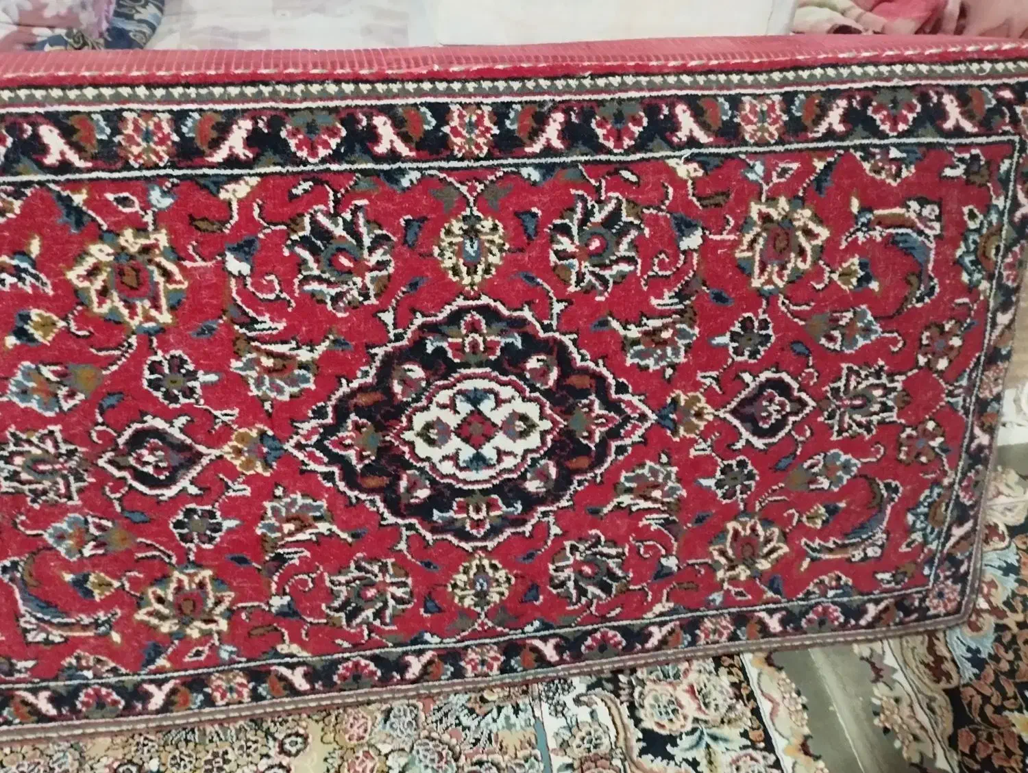 پشتی نیمه عبر در حد نو|پشتی|کرمان, |دیوار