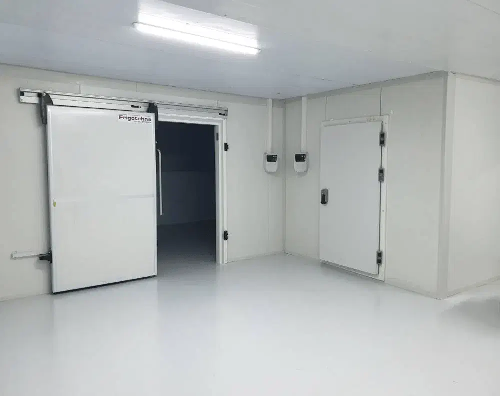 نصب وراه اندازی سردخانه ساندویچ پانل PVC ضدزنگ|خدمات پیشه و مهارت|دزفول, |دیوار