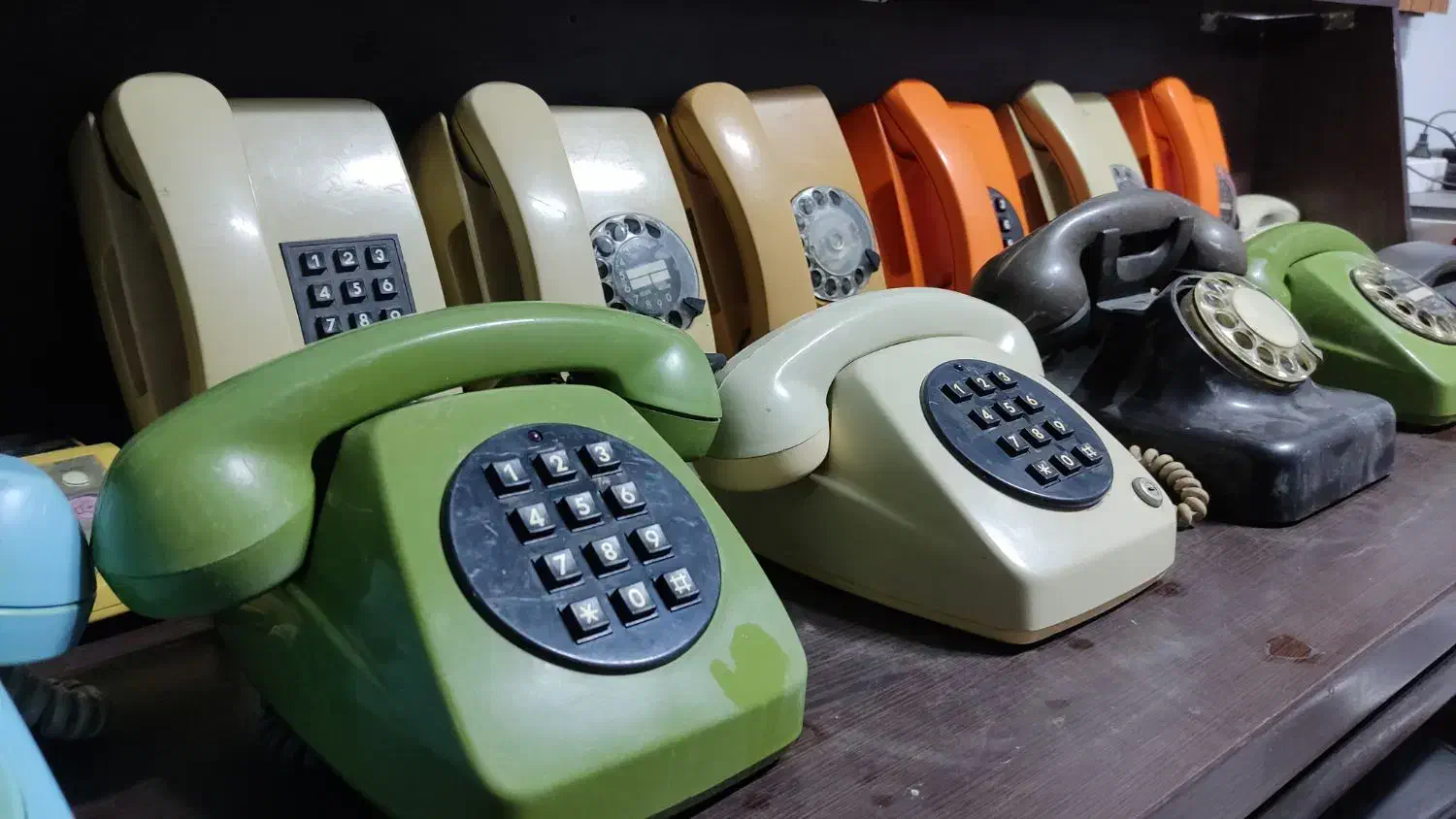 تلفن قدیمی|کلکسیون اشیاء عتیقه|کاشان, باهنر|دیوار