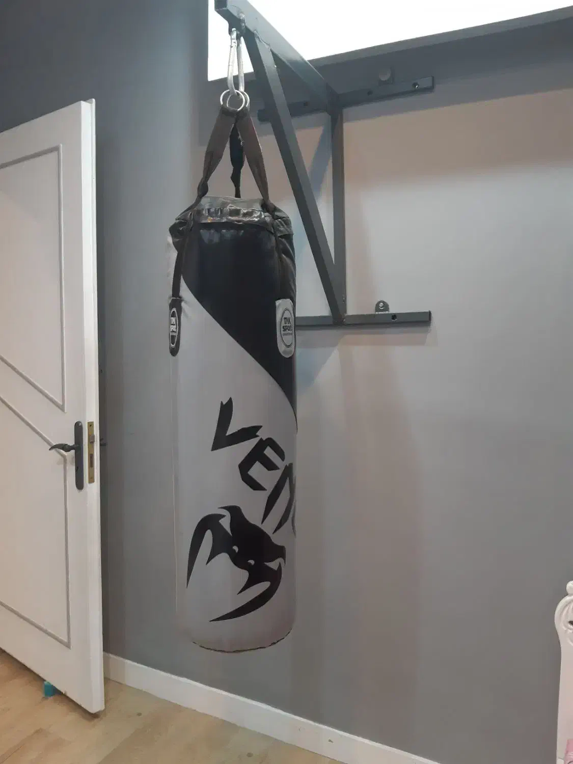 کیسه بوکس با پایه دیواری|تجهیزات ورزشی|رشت, شهرک آیت الله منتظری|دیوار