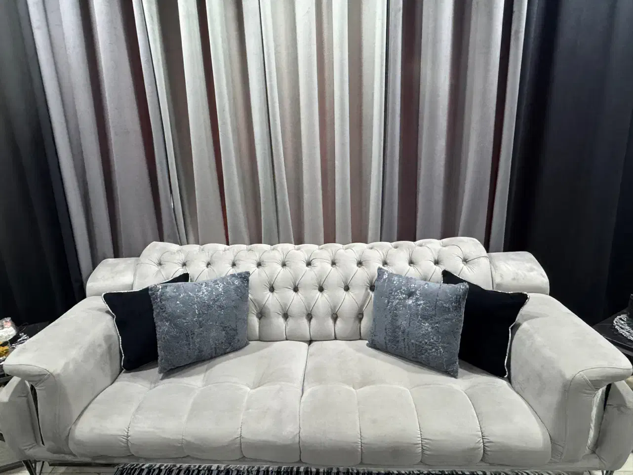 مبل چستر با میز وسط و عسلی|مبلمان خانگی و میز عسلی|ری, ولی آباد|دیوار