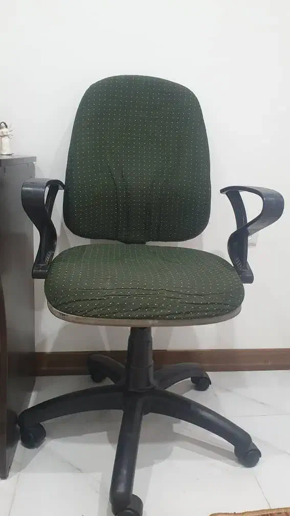 میز تحریر و صندلی در حد نو|میز تحریر و کامپیوتر|هشتگرد, فاز ۳ مهستان|دیوار