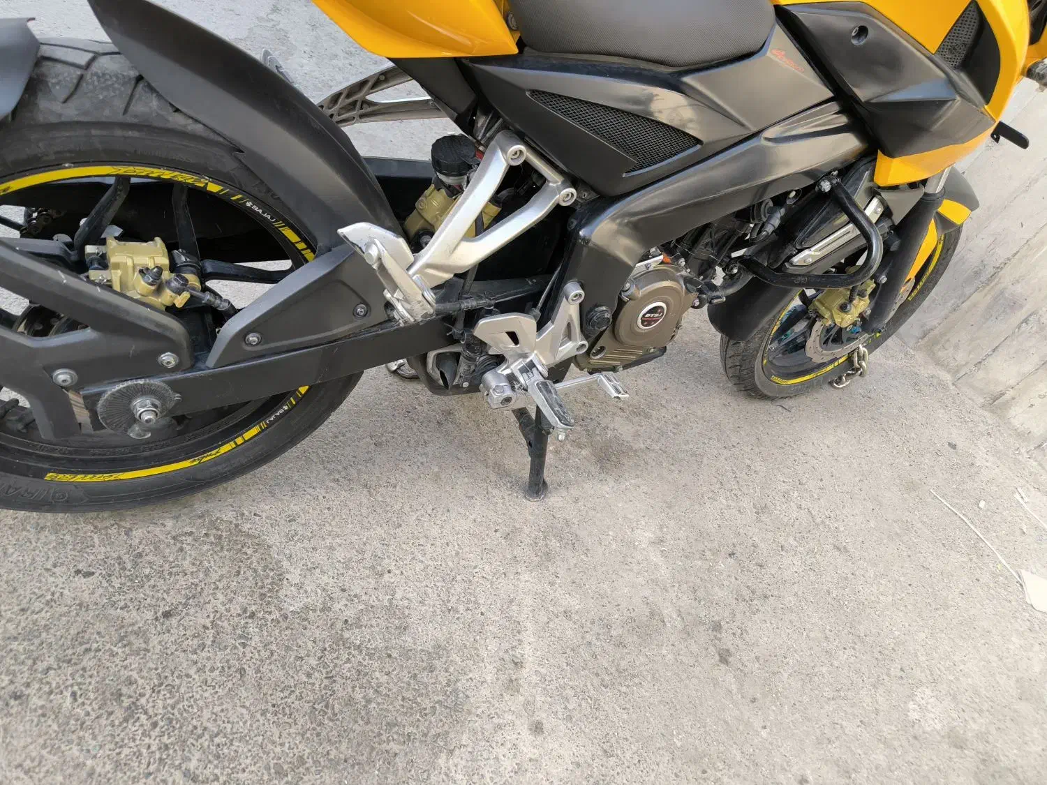 موتور ان اس ۲۰۰ زرد کاربراتور ترقه پلمپ|موتورسیکلت|تهران, آهنگ|دیوار