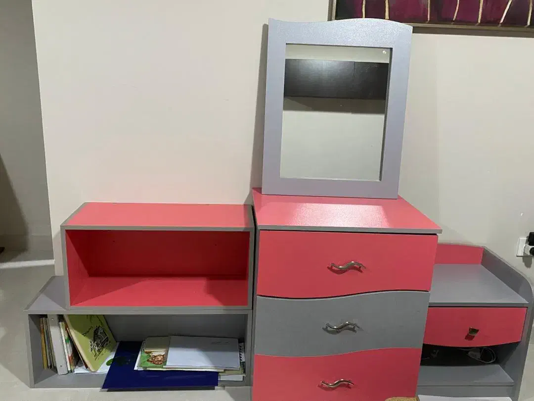 تخت نوجوان ،پاتختی ،دراور و آینه و دو باکس دیواری|تخت و سرویس خواب|گرگان, |دیوار