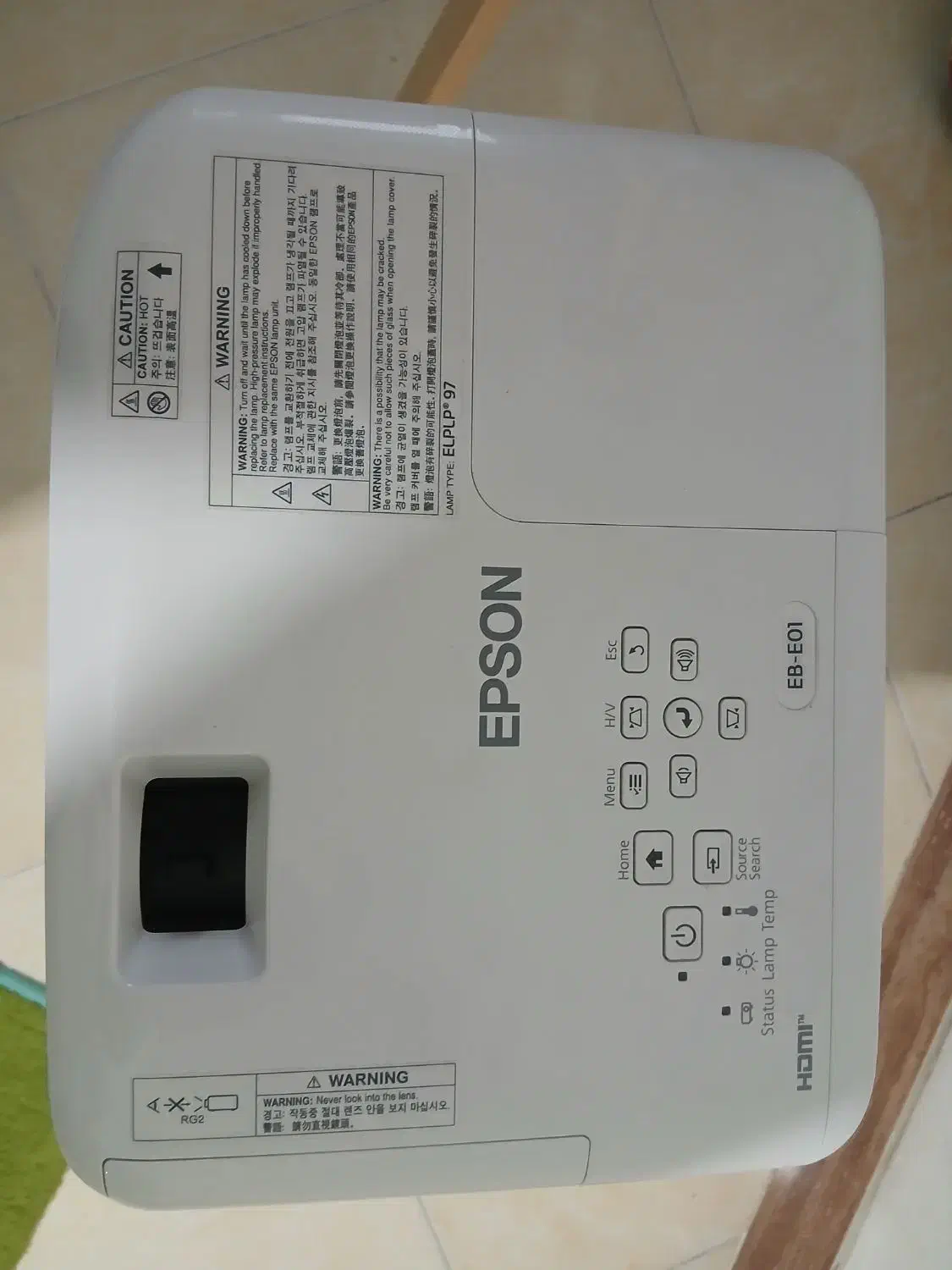 ویدئو پروژکتور Epson EB-E01 با پرده برقی ۲۲۰×۲۲۰|تلویزیون و پروژکتور|مشکین‌دشت, |دیوار