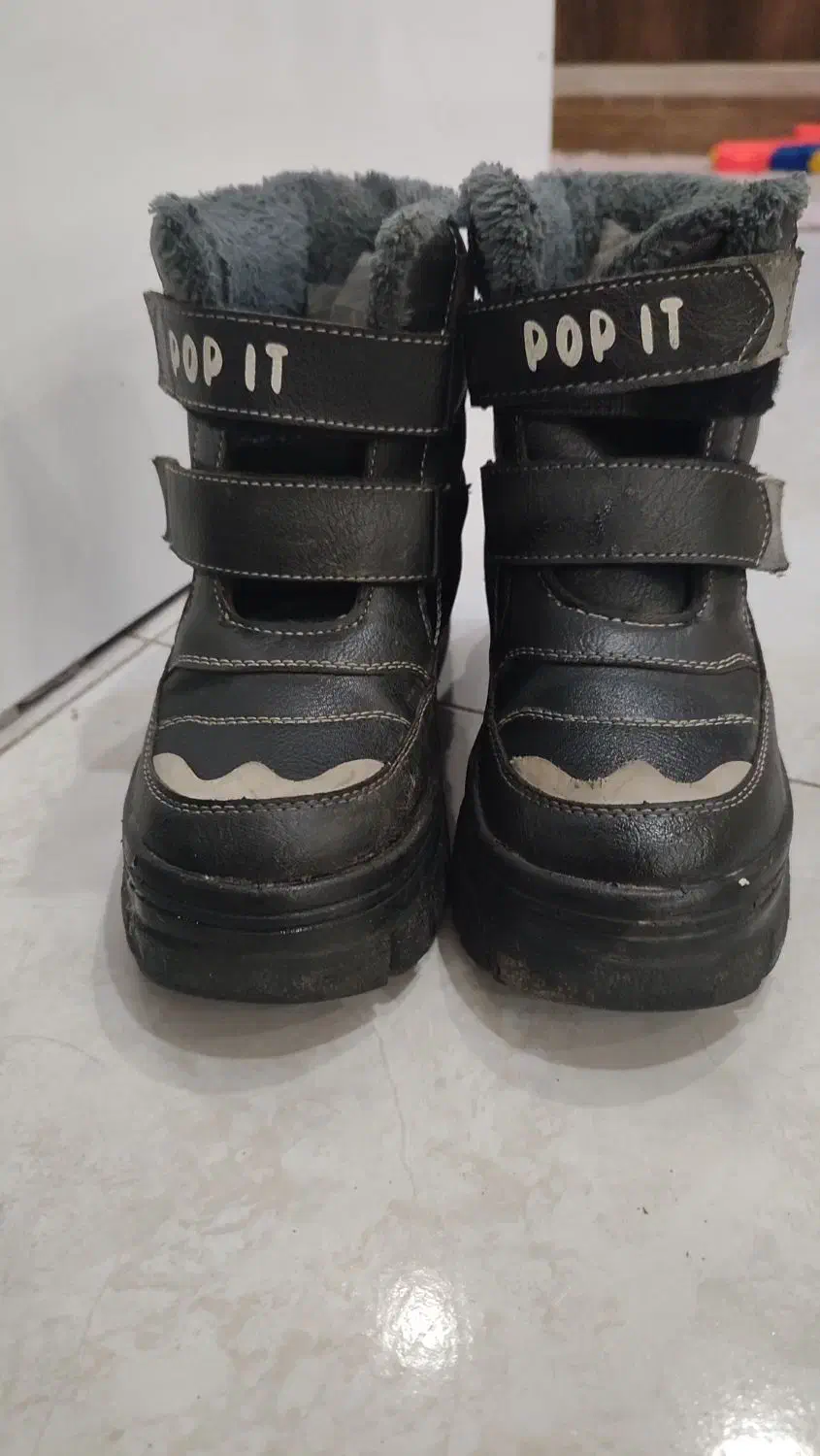 بوت بچگانه|کفش و لباس بچه|رشت, استقامت ۱|دیوار