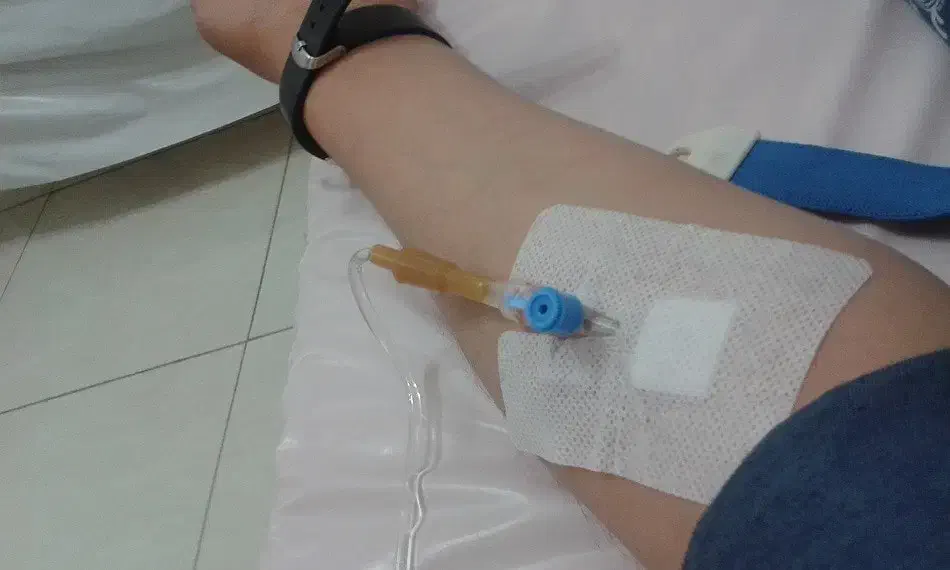 تریقات و وصل سرم در منزل|خدمات آرایشگری و زیبایی|نی‌ریز, |دیوار