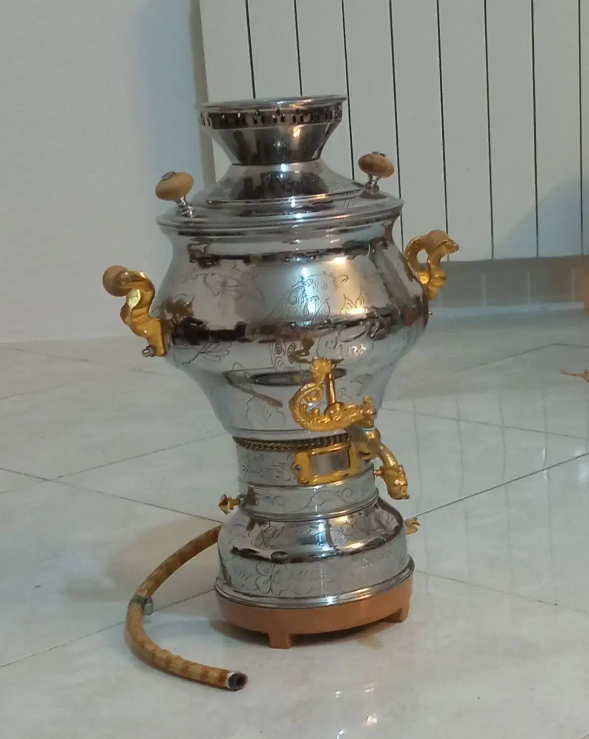 سماور گازی نفتی برقی سبد چوبی سطل گلدان بیلچه|کلکسیون اشیاء عتیقه|مشهد, چهارچشمه|دیوار