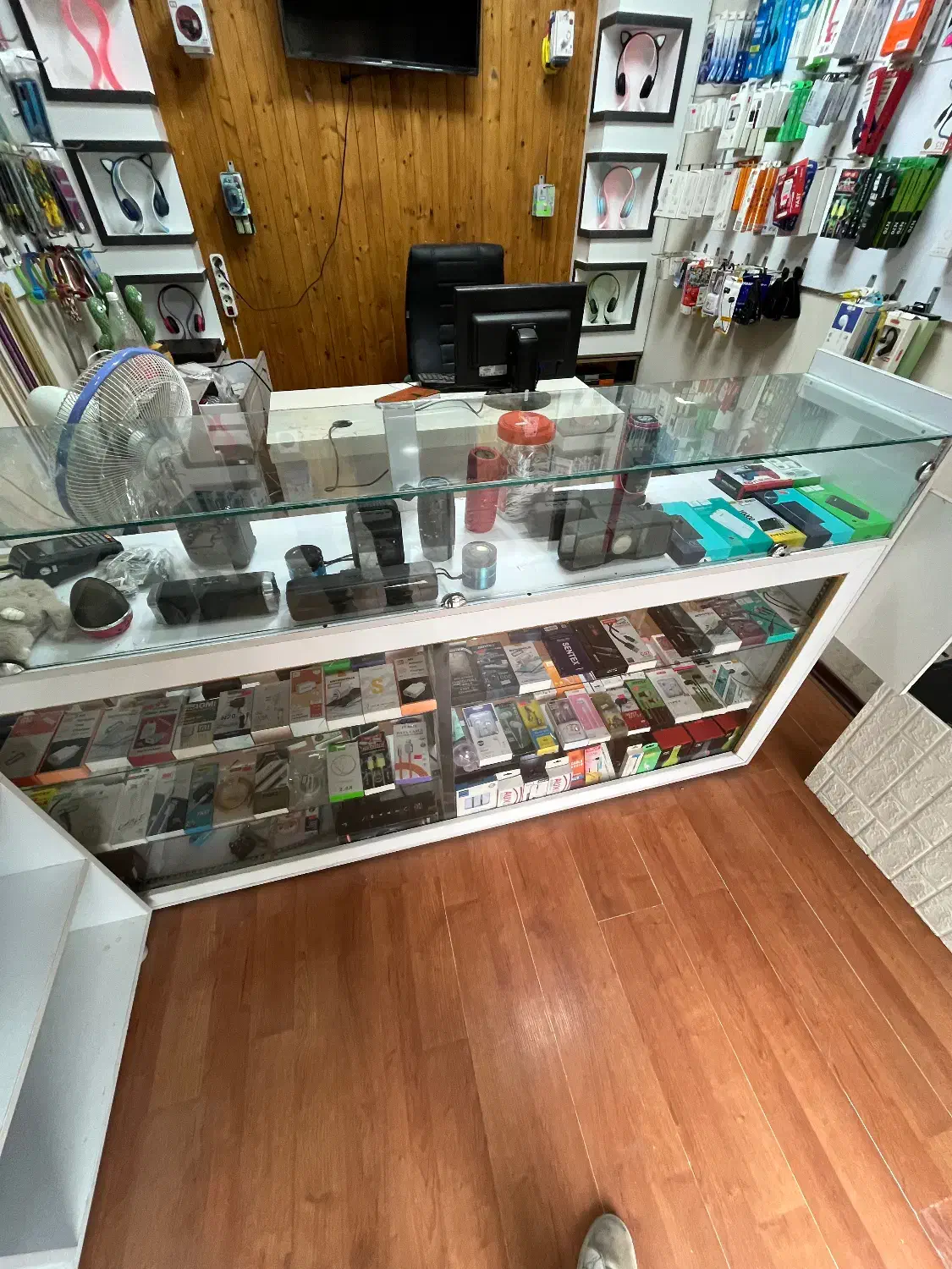 فروش کل وسایل لوازم جانبی|لوازم جانبی موبایل و تبلت|گرگان, |دیوار