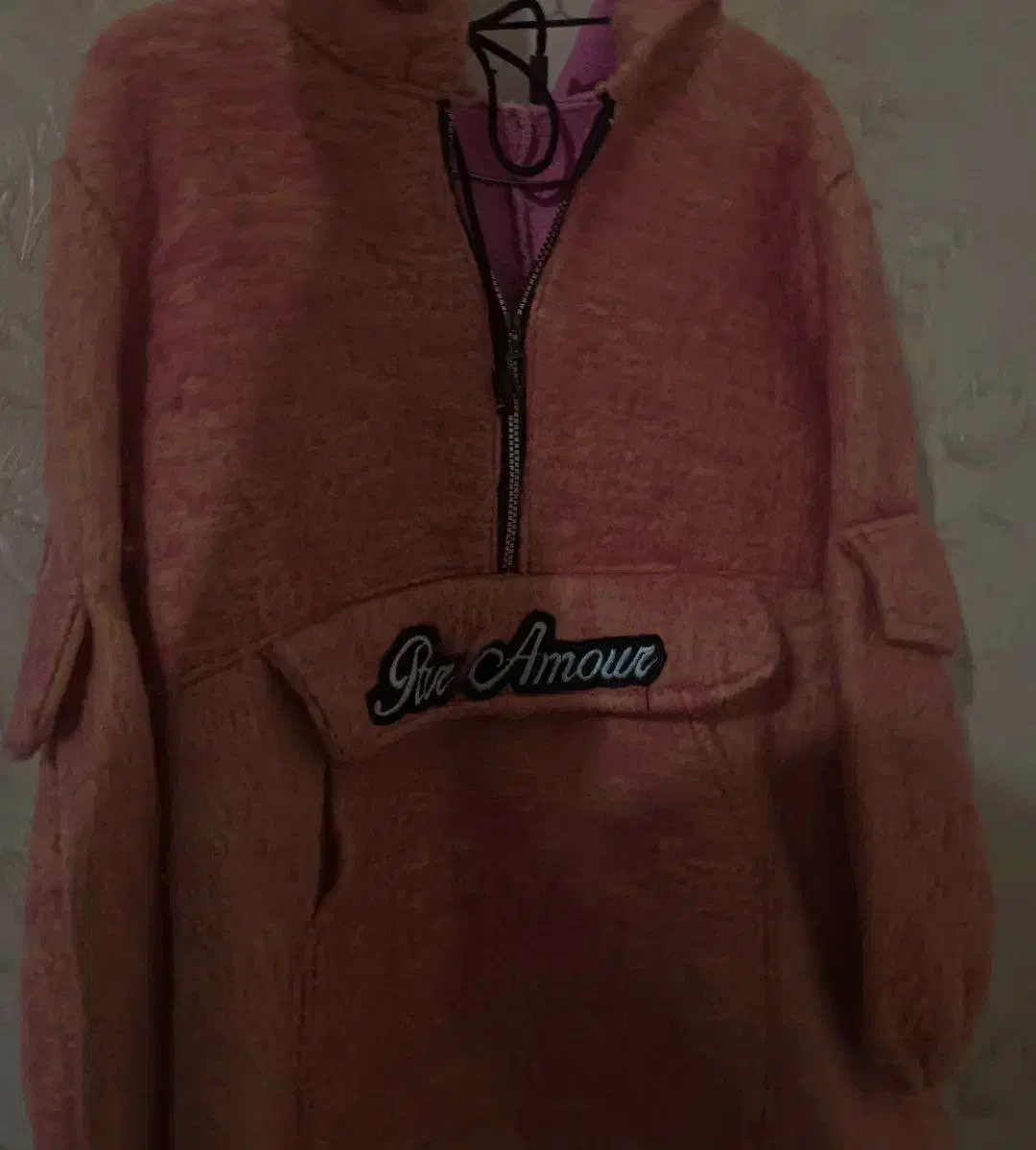 پالتوی خز و هودی|لباس|سلماس, |دیوار