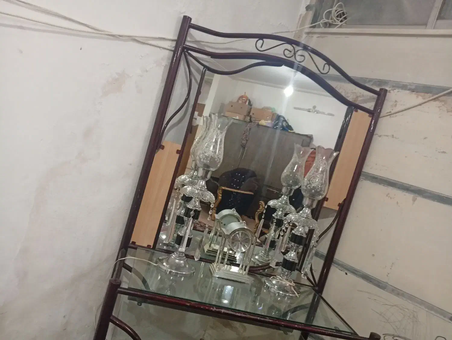 آی نشاندان|آینه|قم, کیوانفر|دیوار