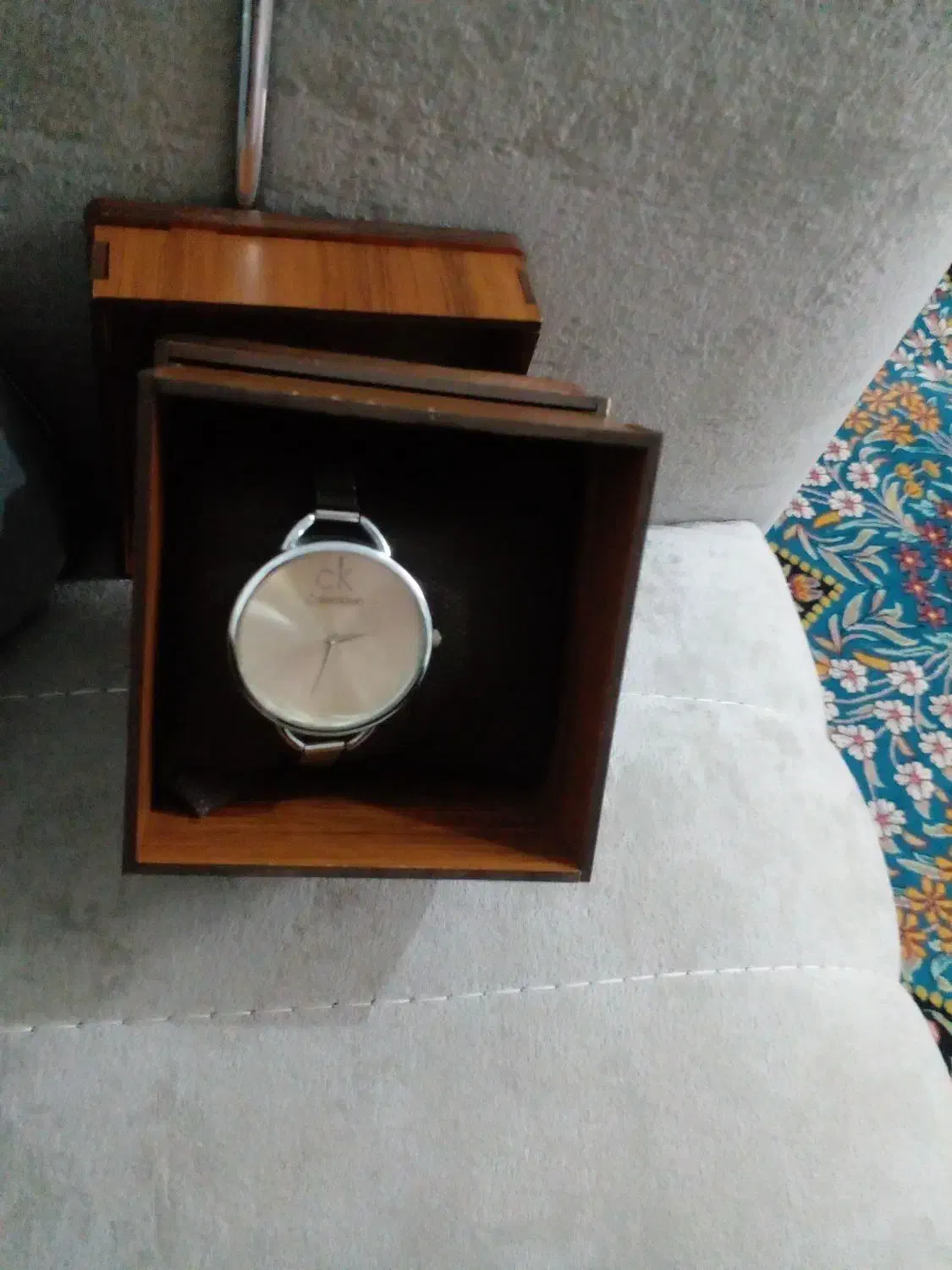 ساعت مچی زنانه و دخترانه قیمت ۵۰۰ تومان|ساعت|خمینیشهر, |دیوار