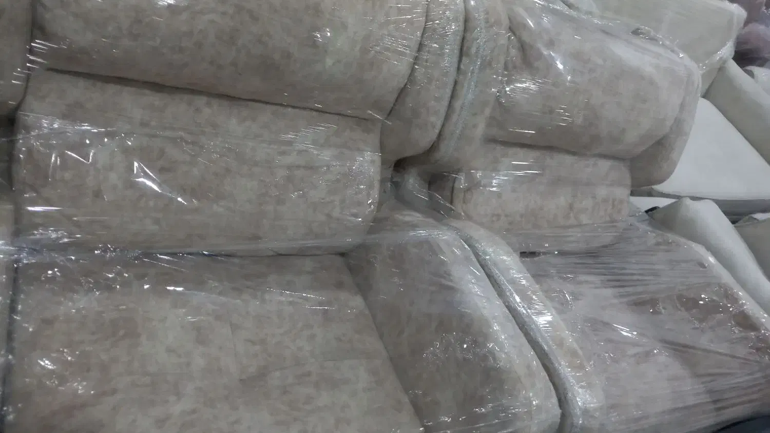 راحتی وکلاسیک دست دوم در حد نو خیلی تمیز|مبلمان خانگی و میز عسلی|ایذه, |دیوار