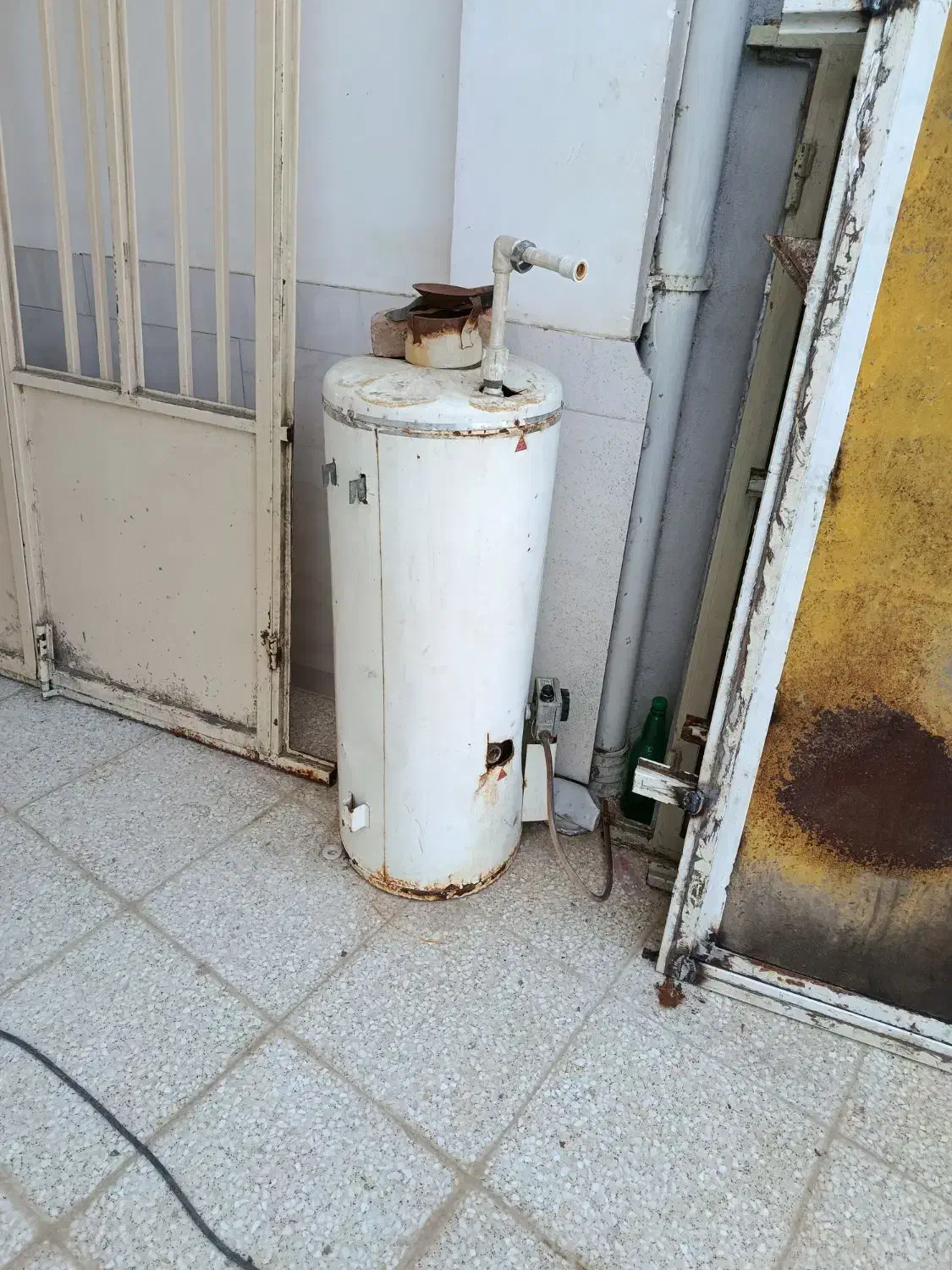 ابگرم کن سالم|آبگرمکن، پکیج، شوفاژ|سیمین شهر, |دیوار