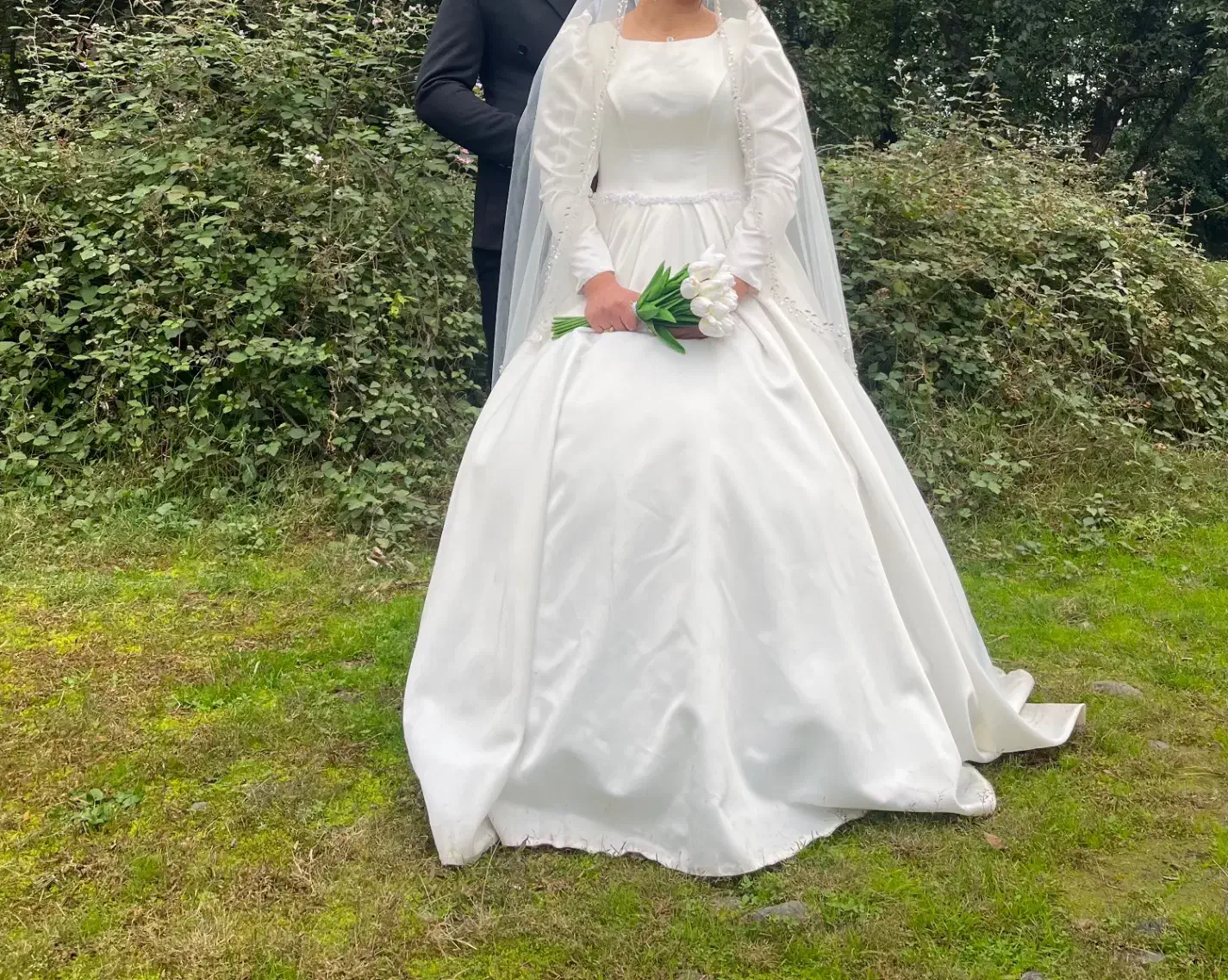 لباس عروس|لباس|لاهیجان, لاشیدان|دیوار