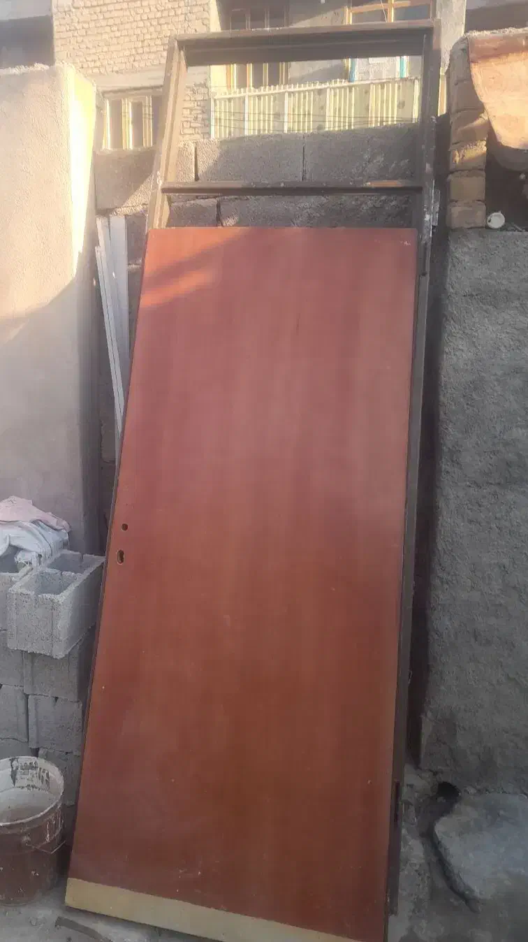 مبل کلکسیونی ودرب وچهارچوب سمت راست جنس مرغوب|مبلمان خانگی و میز عسلی|نورآباد ممسنی, |دیوار